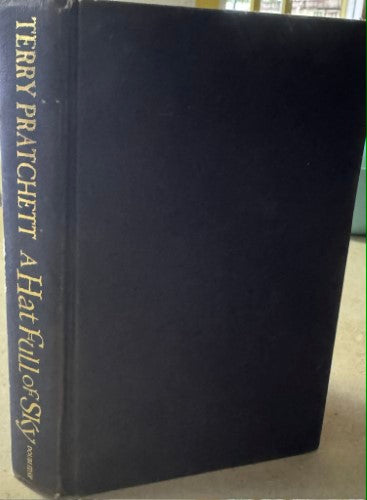 Terry Pratchett - A Hat Full Of Sky (Hardcover)